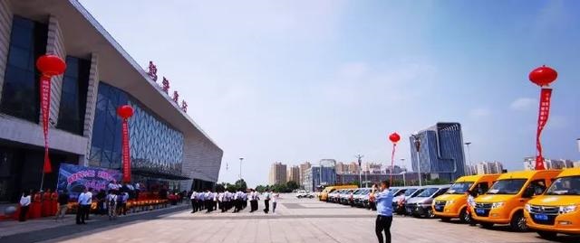 鶴濮班線小型化定制客運(yùn)服務(wù)運(yùn)營啟動儀式在鶴壁東站舉行