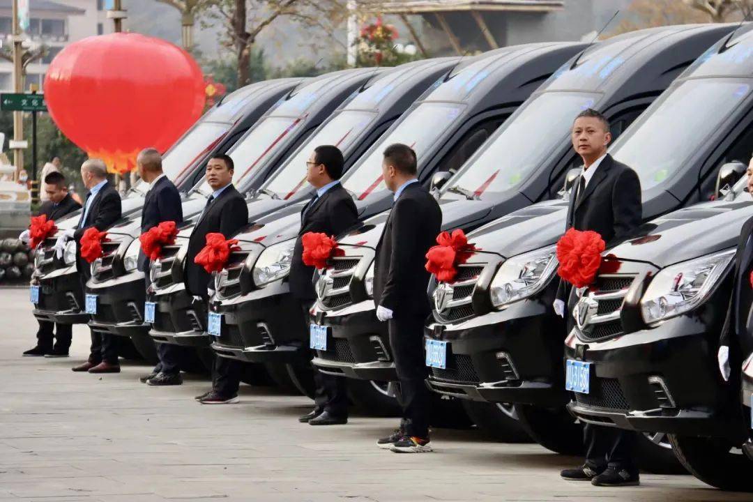 12月3日，九寨溝縣至成都市定制客運(yùn)班線開通儀式舉行