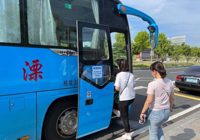 ?7月12日，溧水區首批兩條定制客運班線正式投入運營